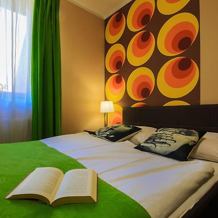 Glow Hostel วรอตซวาฟ ภายนอก รูปภาพ