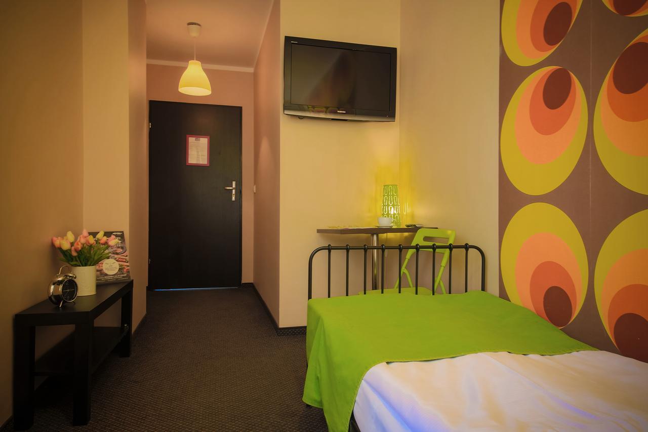 Glow Hostel วรอตซวาฟ ภายนอก รูปภาพ