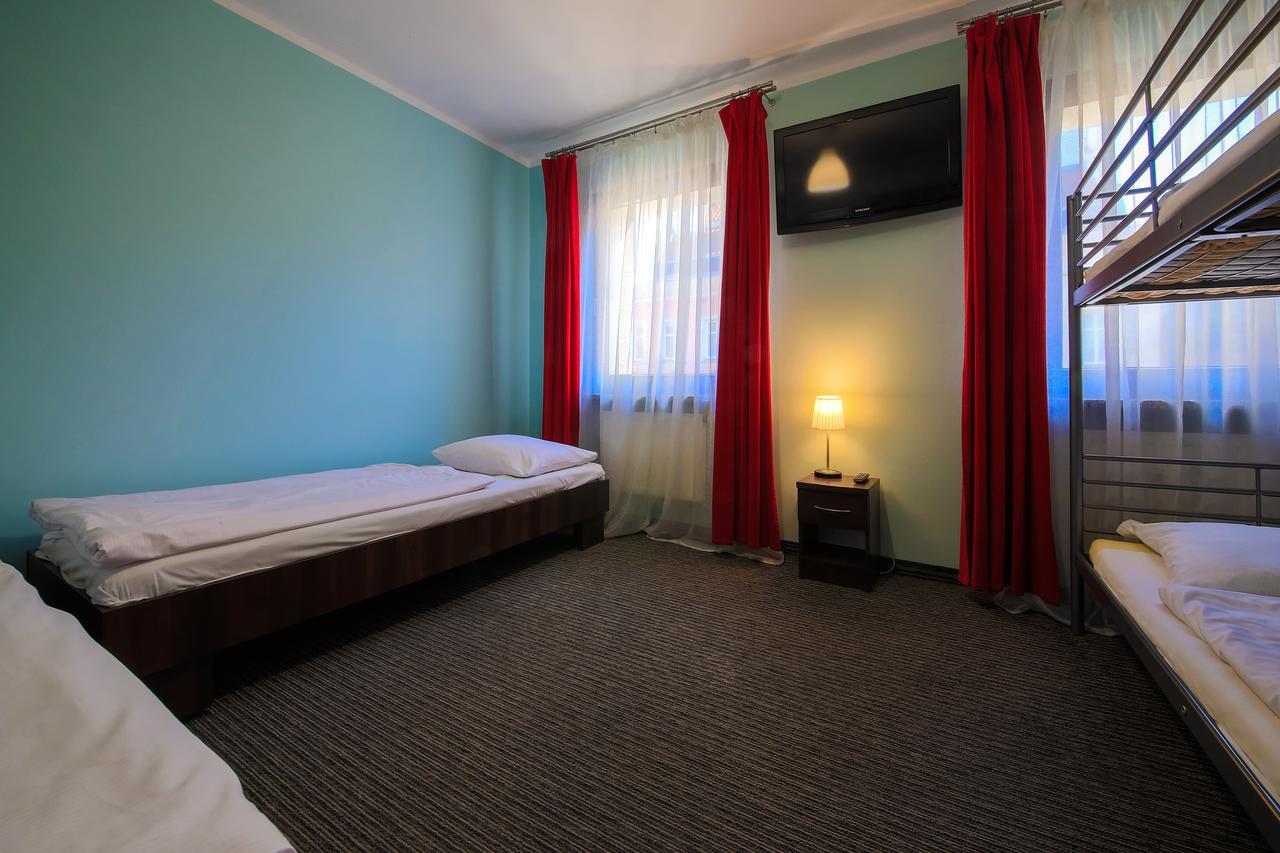 Glow Hostel วรอตซวาฟ ภายนอก รูปภาพ
