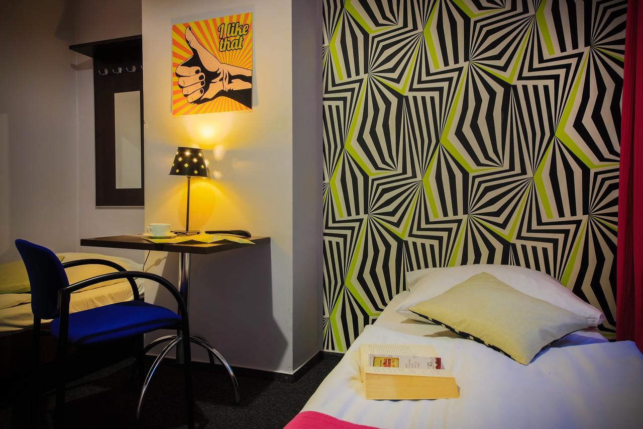 Glow Hostel วรอตซวาฟ ภายนอก รูปภาพ