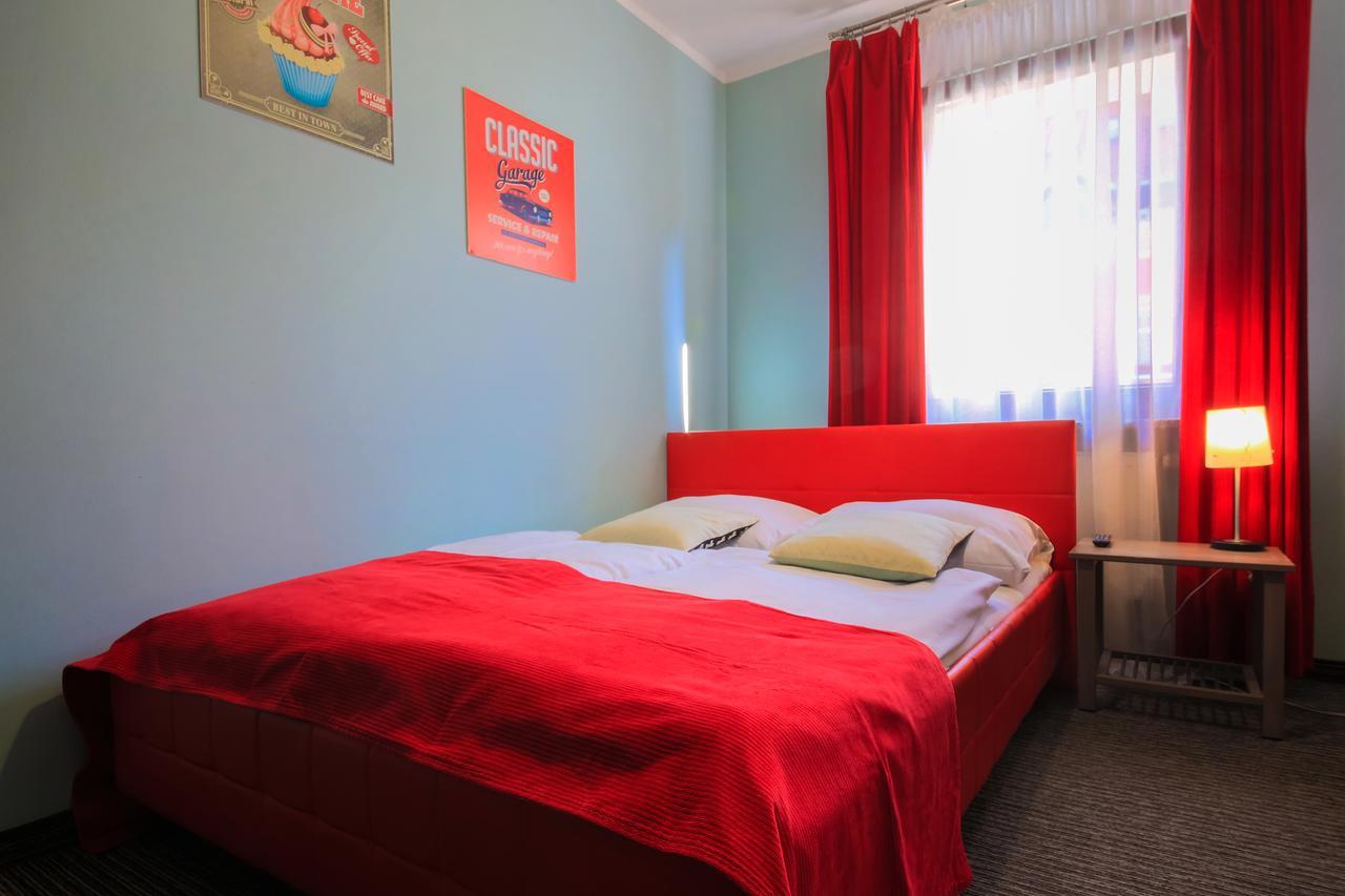 Glow Hostel วรอตซวาฟ ภายนอก รูปภาพ