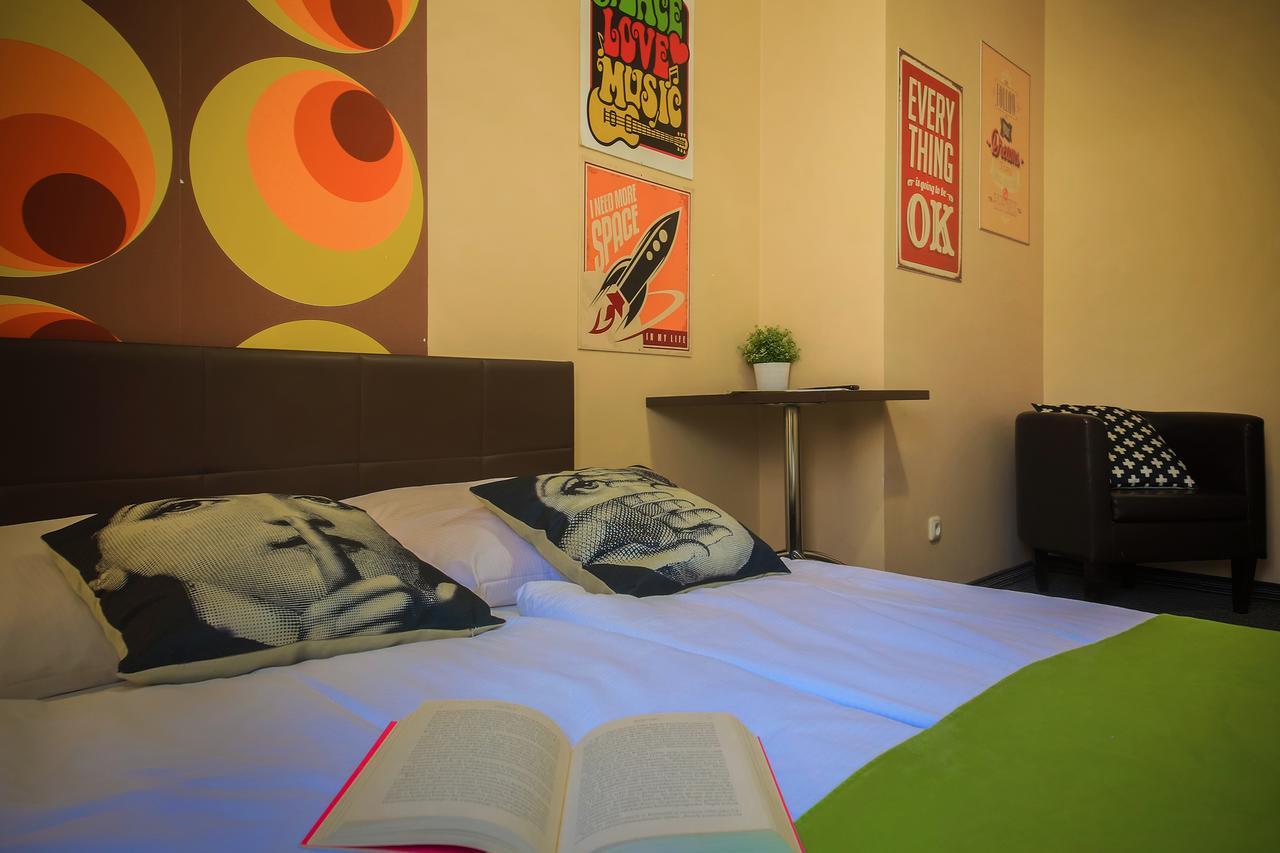 Glow Hostel วรอตซวาฟ ภายนอก รูปภาพ