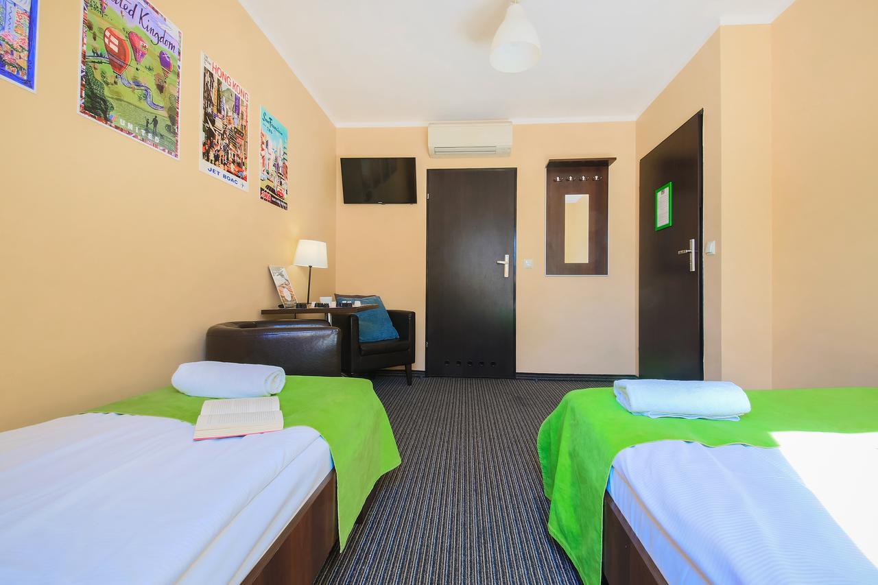 Glow Hostel วรอตซวาฟ ภายนอก รูปภาพ