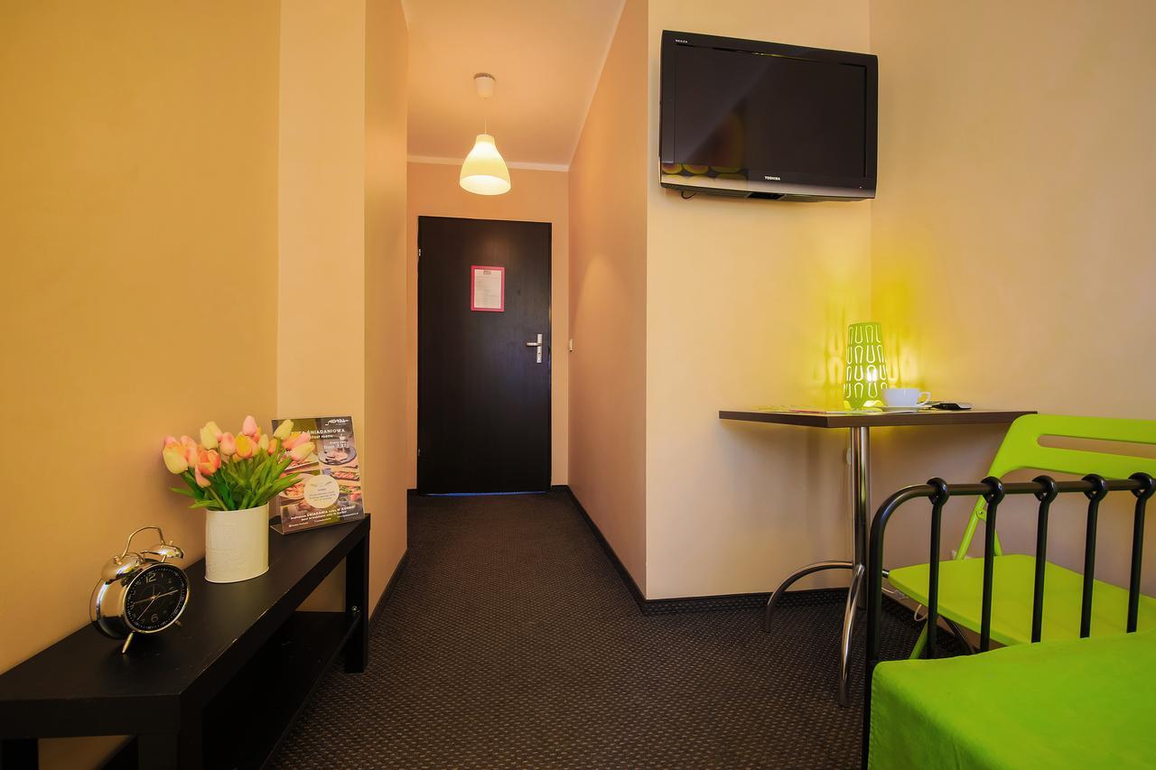Glow Hostel วรอตซวาฟ ภายนอก รูปภาพ