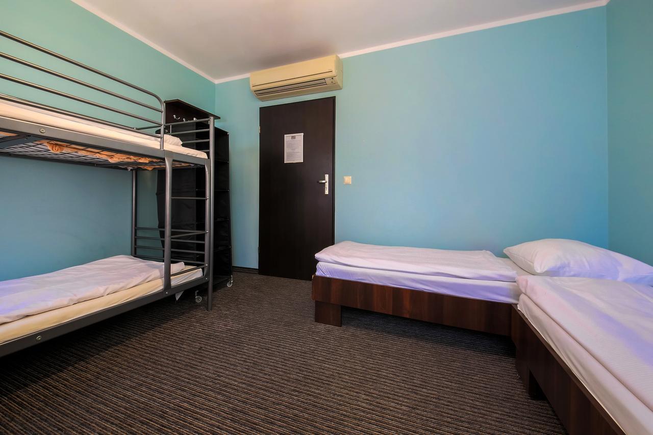 Glow Hostel วรอตซวาฟ ภายนอก รูปภาพ