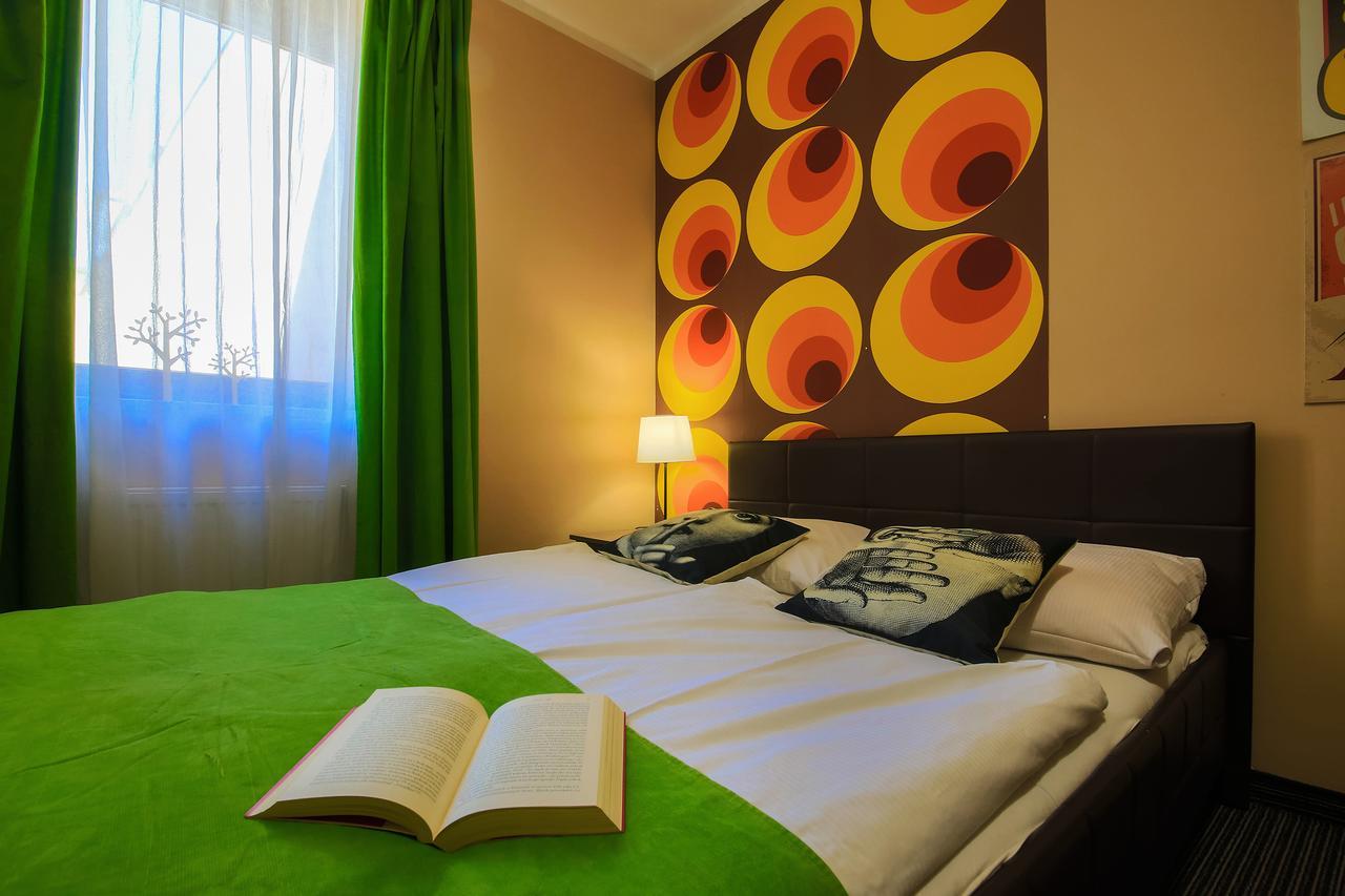 Glow Hostel วรอตซวาฟ ภายนอก รูปภาพ
