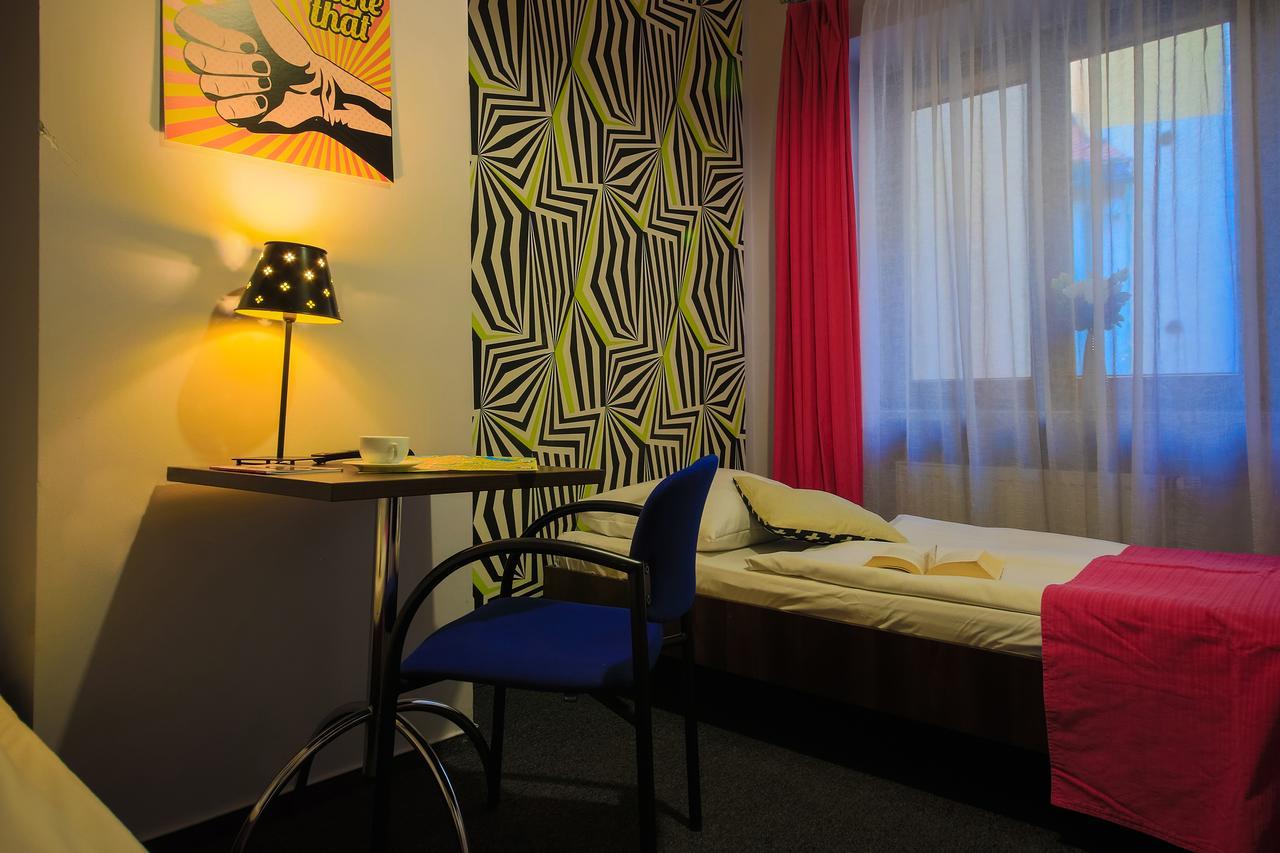 Glow Hostel วรอตซวาฟ ภายนอก รูปภาพ