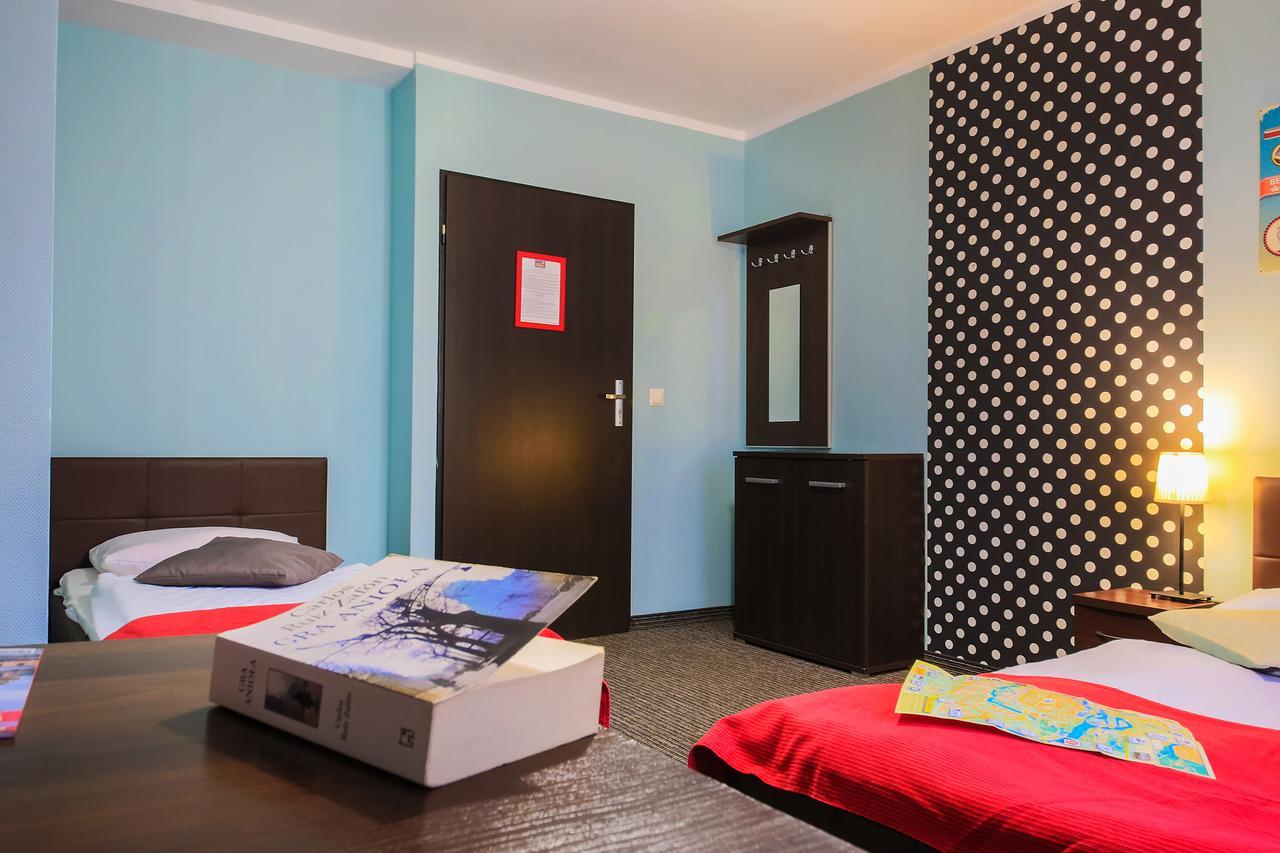Glow Hostel วรอตซวาฟ ภายนอก รูปภาพ