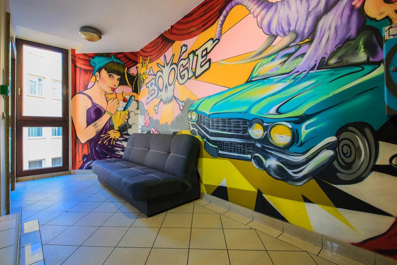 Glow Hostel วรอตซวาฟ ภายนอก รูปภาพ
