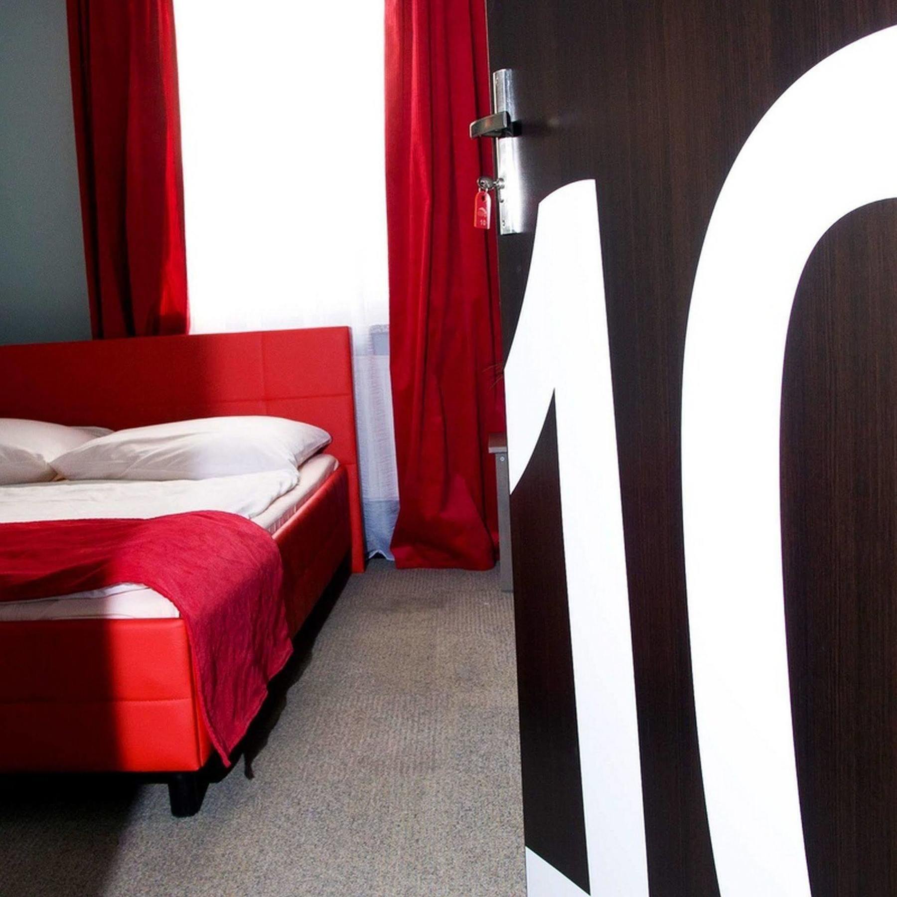 Glow Hostel วรอตซวาฟ ภายนอก รูปภาพ