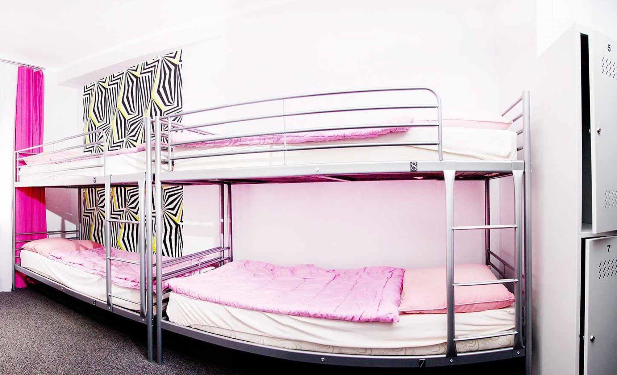 Glow Hostel วรอตซวาฟ ภายนอก รูปภาพ