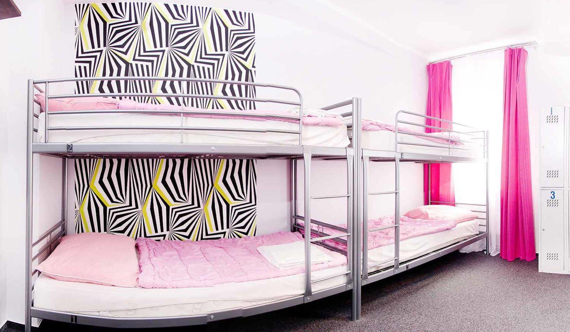 Glow Hostel วรอตซวาฟ ภายนอก รูปภาพ