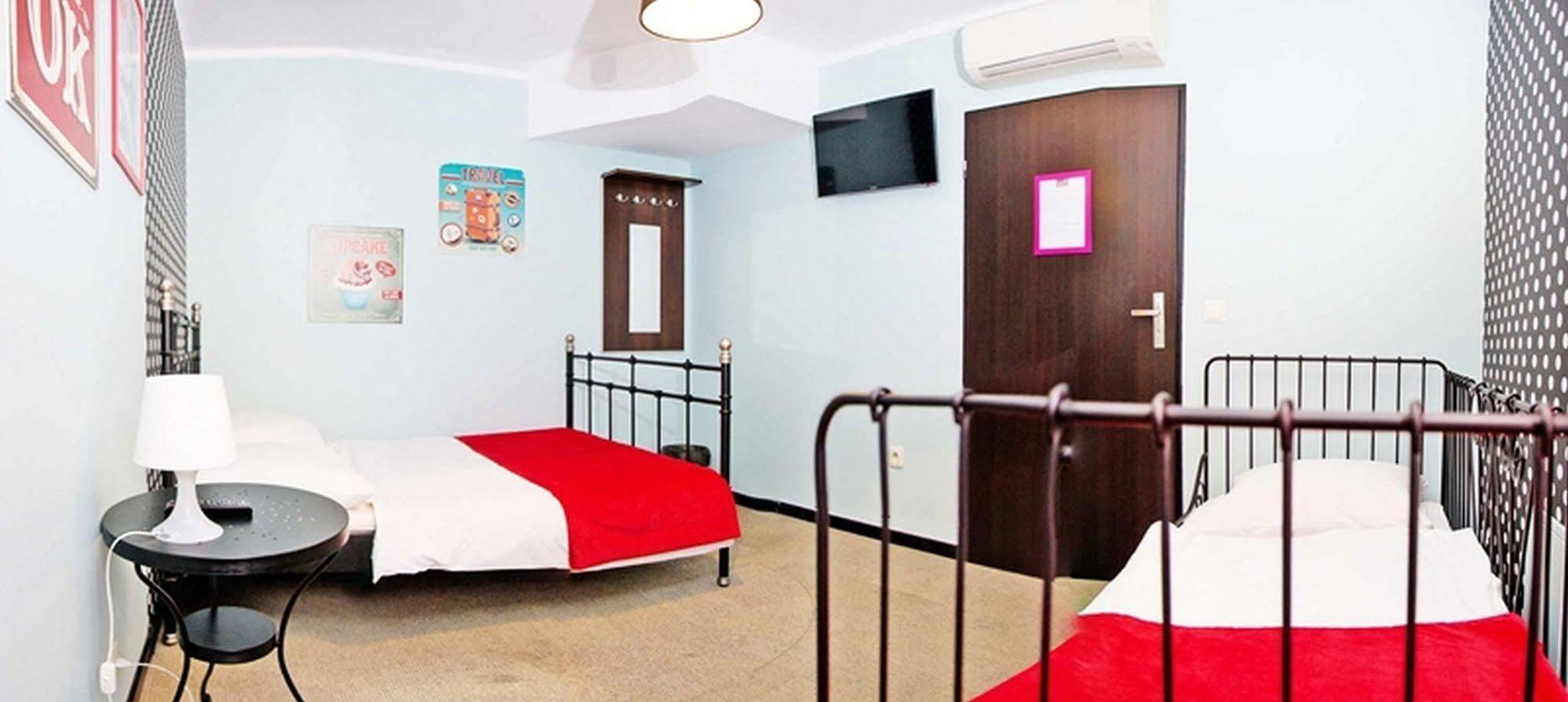 Glow Hostel วรอตซวาฟ ภายนอก รูปภาพ