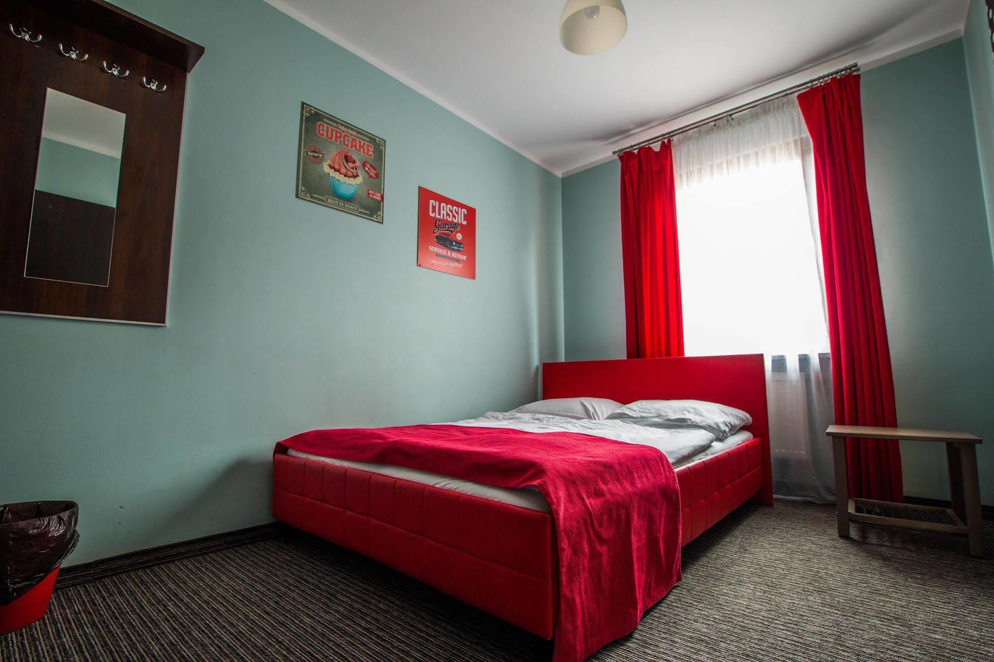 Glow Hostel วรอตซวาฟ ภายนอก รูปภาพ